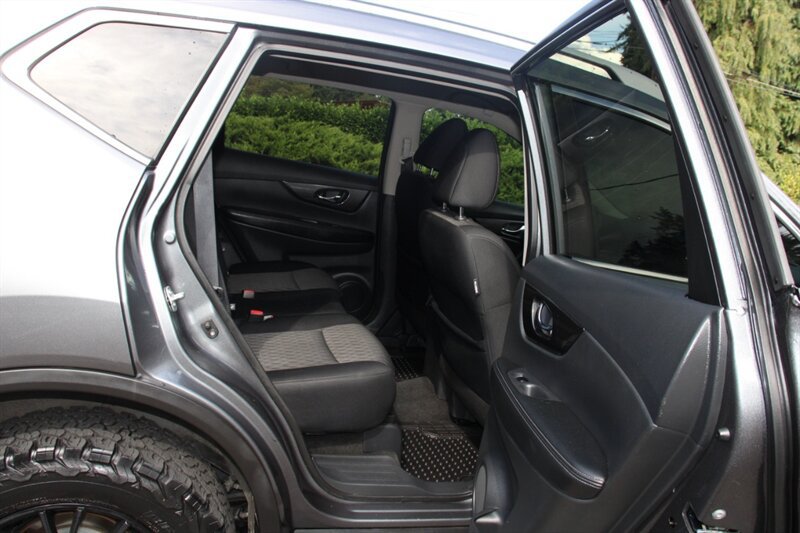 Used 2018 Nissan Rogue SV AWD/4WD image 6