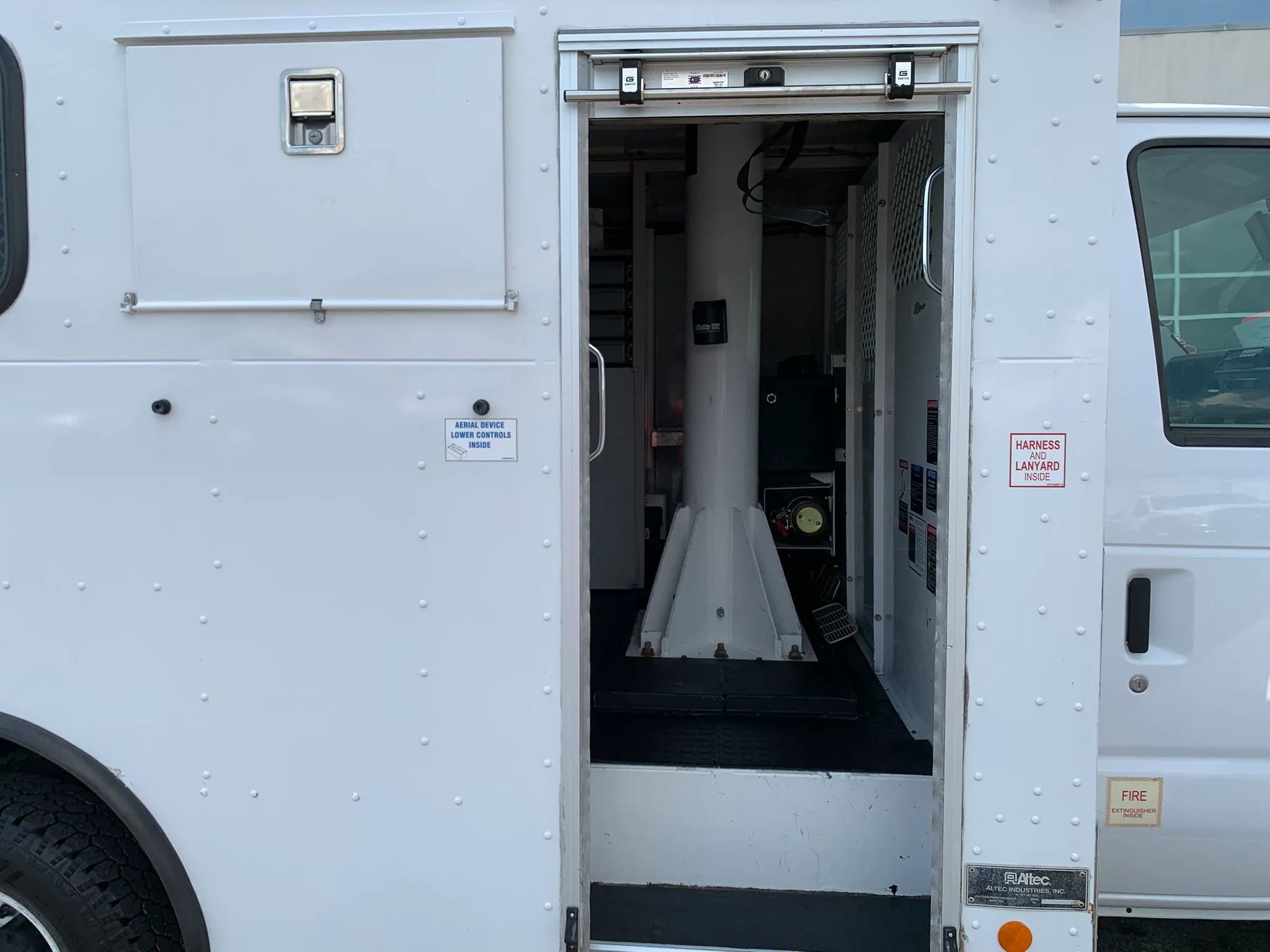Used 2018 Ford E-350 and Econoline 350 Super Duty RWD image 25