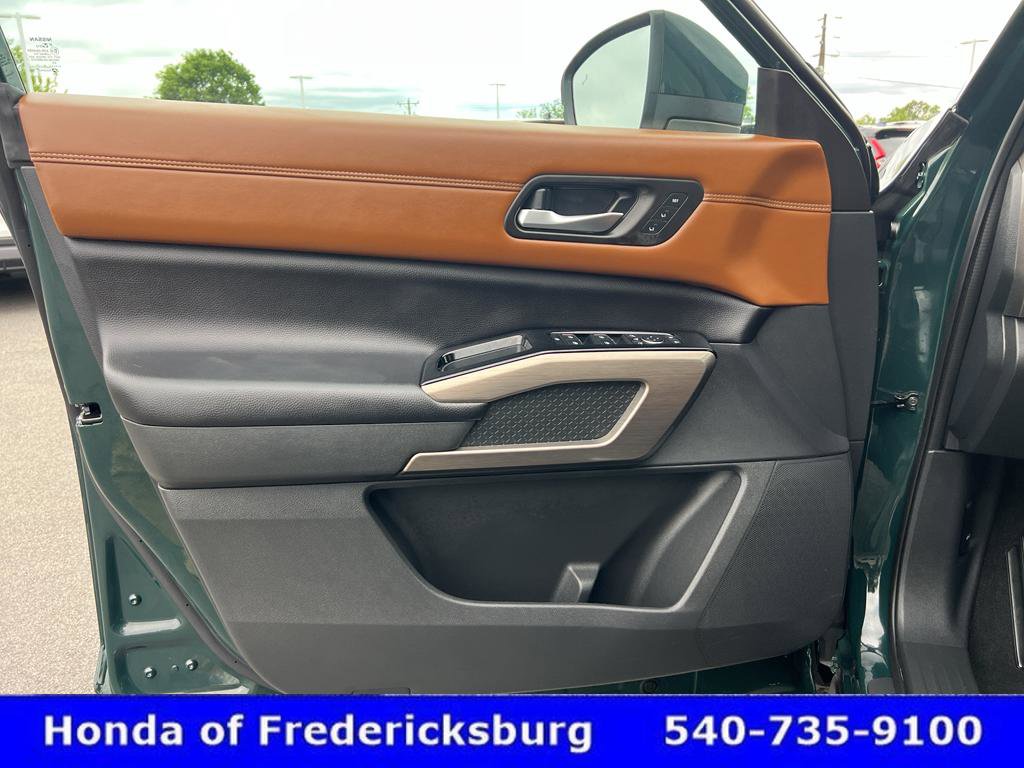 Used 2024 Nissan Pathfinder Platinum w/ Cargo Package AWD/4WD image 25