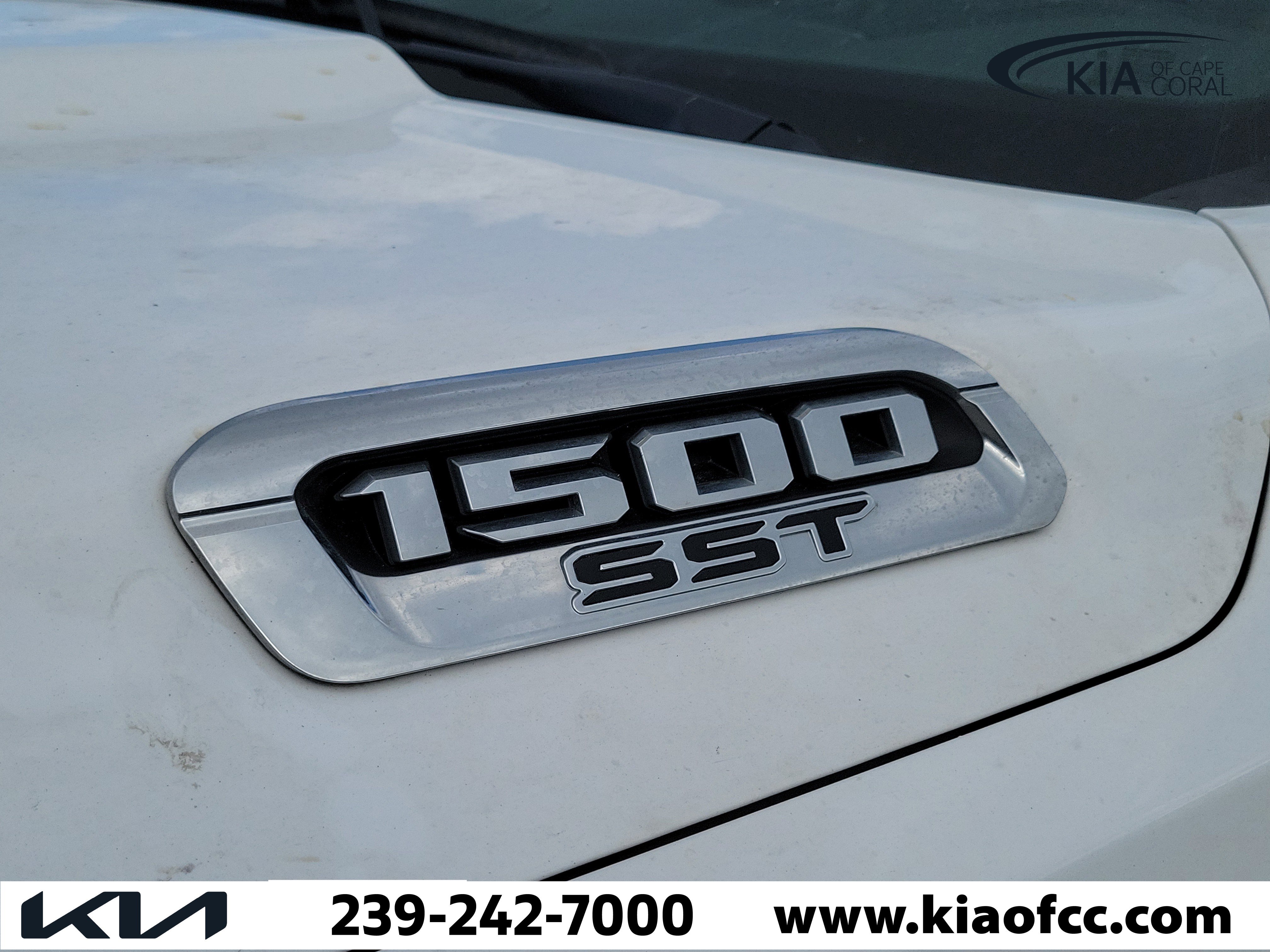 Used 2025 RAM 1500 Laramie AWD/4WD image 4