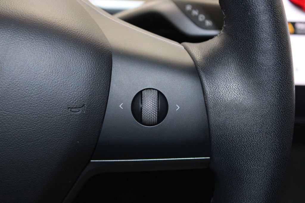 Used 2021 Tesla Model Y Long Range image 35