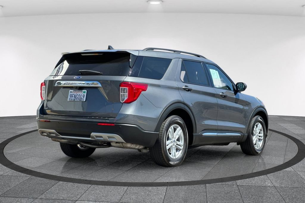 Certified 2023 Ford Explorer XLT w/ Equipment Group 202A RWD image 5