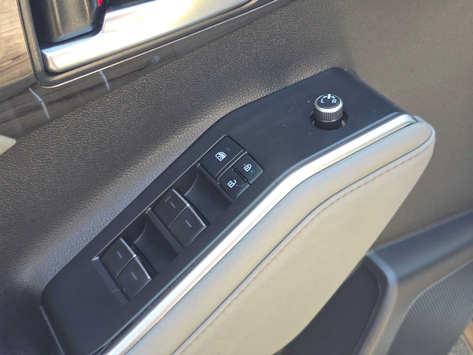 Used 2021 Toyota Highlander Limited AWD/4WD image 21