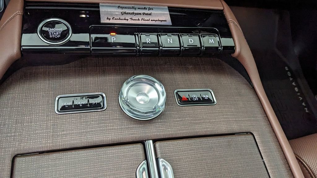 Used 2025 Lincoln Navigator L Reserve image 33