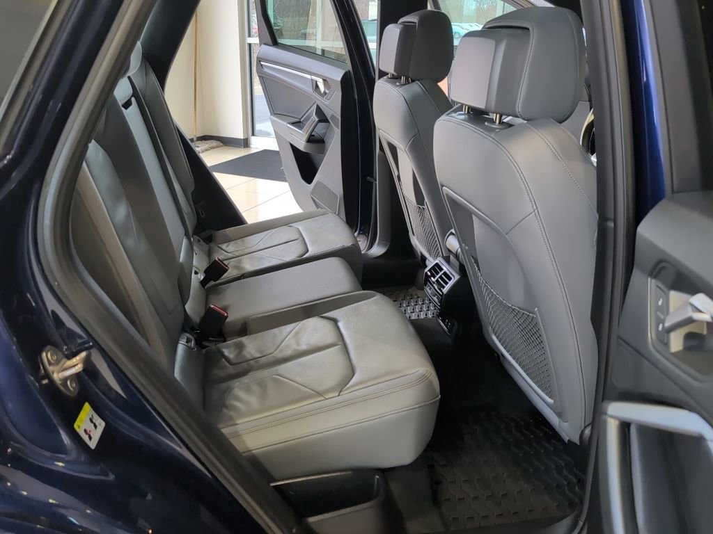 Used 2024 Audi Q3 2.0T Premium Plus w/ Premium Plus Package image 44