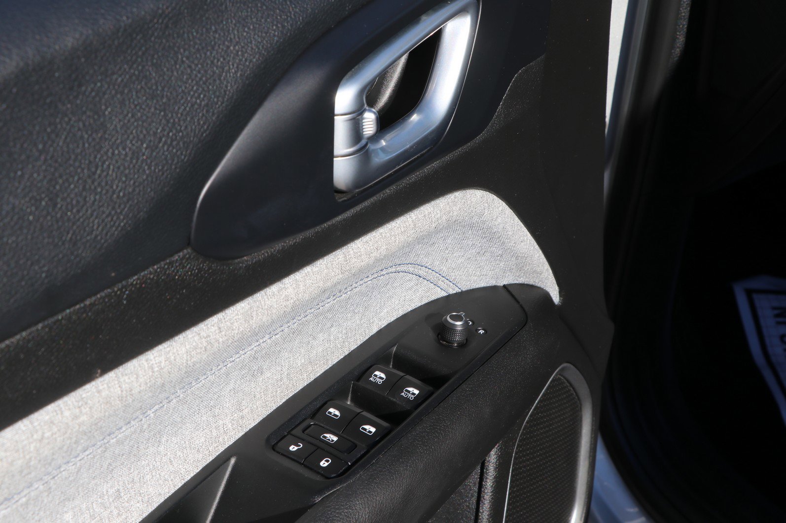 Used 2024 Jeep Compass Latitude image 11