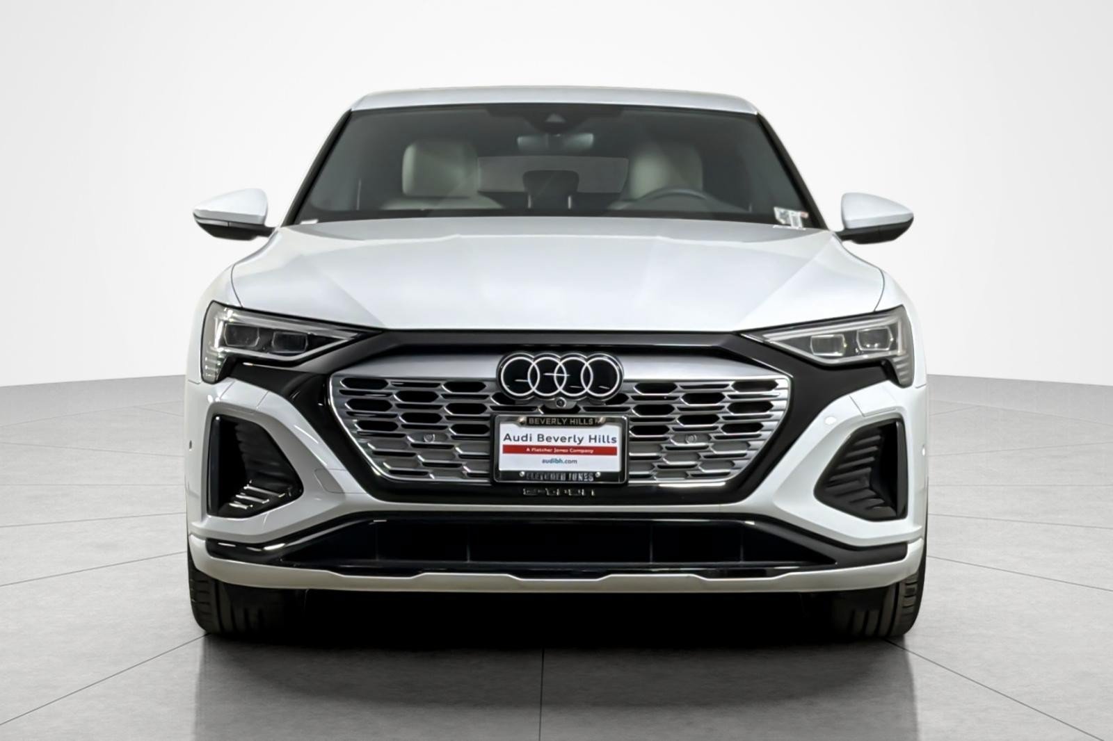 Used 2024 Audi Q8 e-tron Premium Plus AWD/4WD image 8
