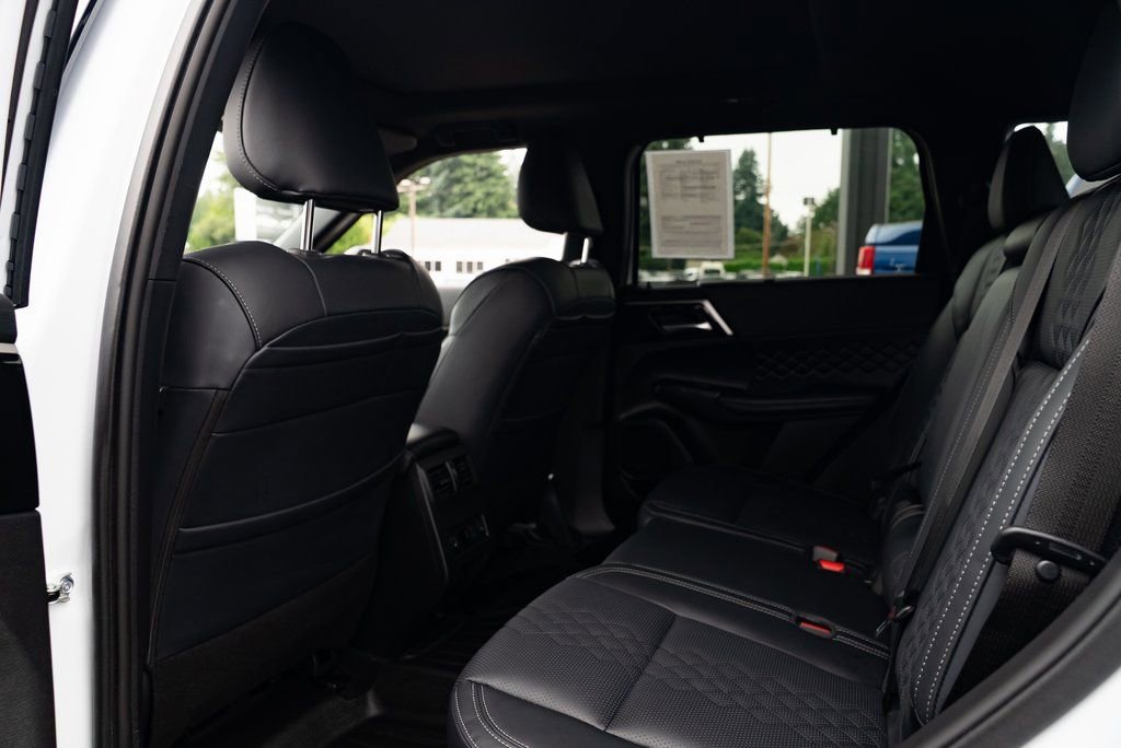 Used 2025 Mitsubishi Outlander SEL Black Edition AWD/4WD image 21