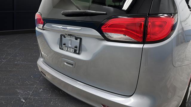 Used 2020 Chrysler Voyager L FWD image 35