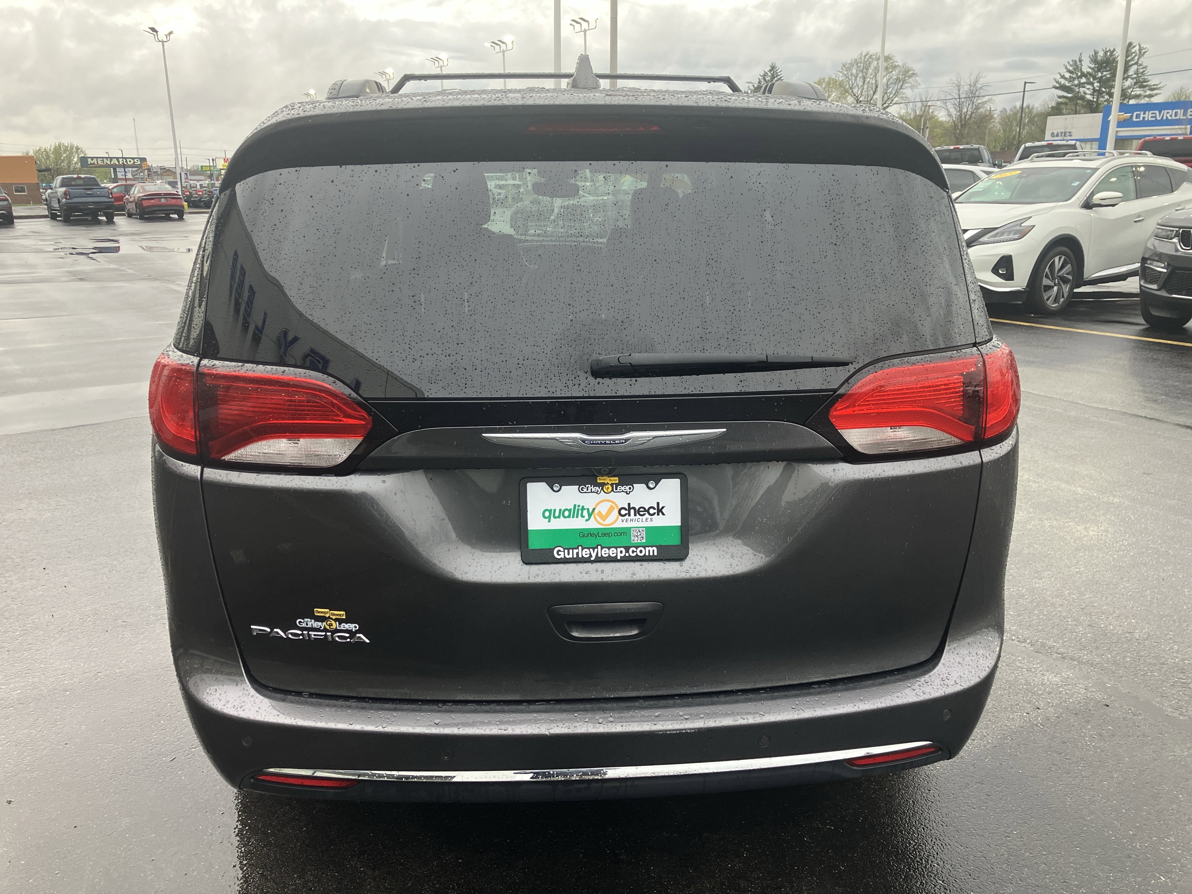 Used 2017 Chrysler Pacifica Touring-L w/ Tire & Wheel Group image 6