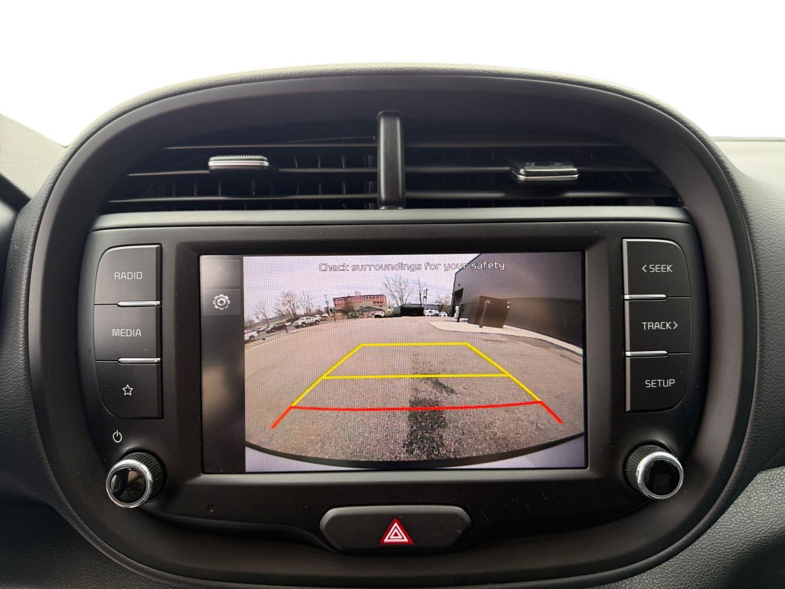 Used 2025 Kia Soul LX w/ LX Technology Package FWD image 17