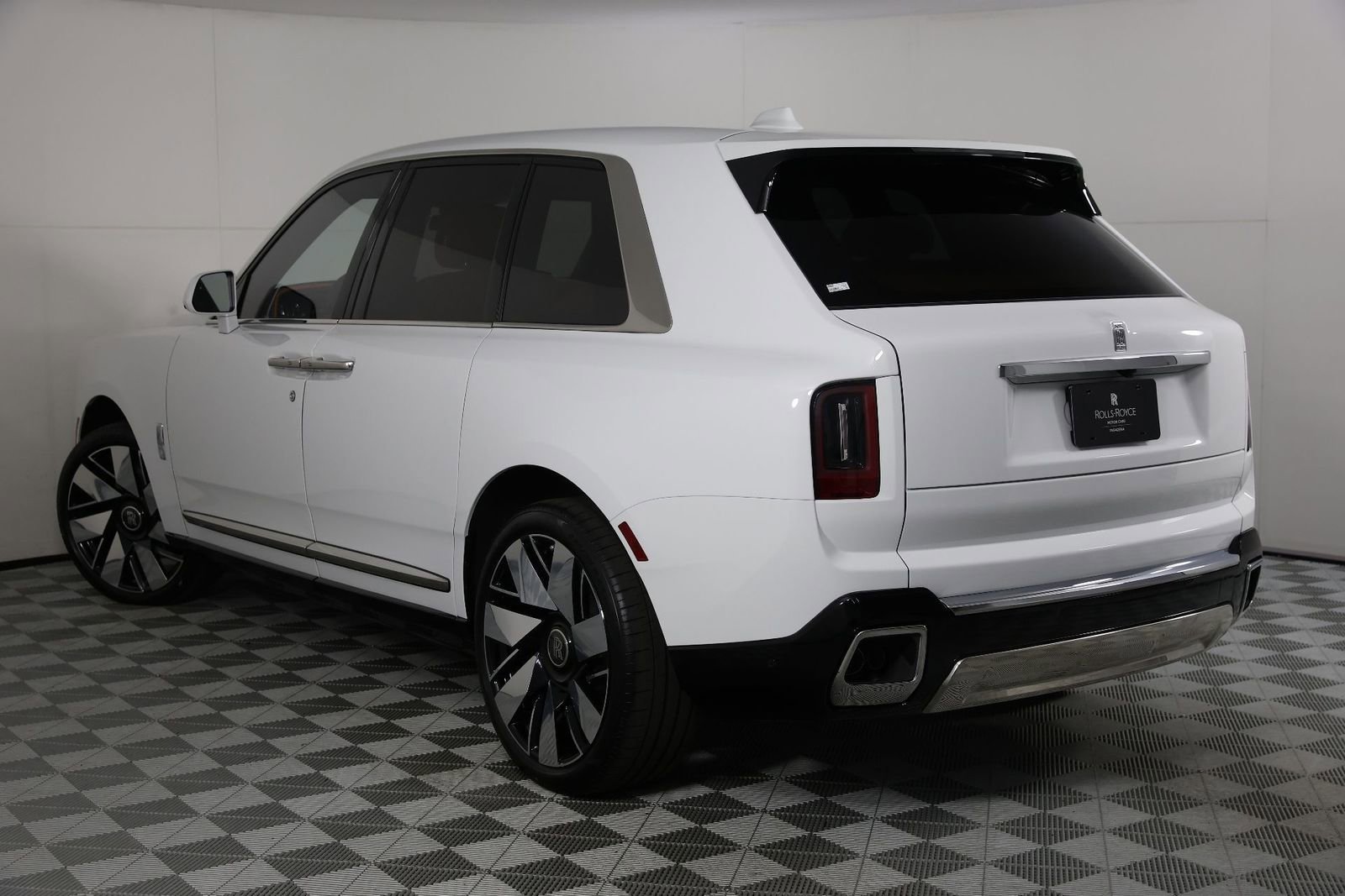 New 2026 Rolls-Royce Cullinan AWD/4WD image 3
