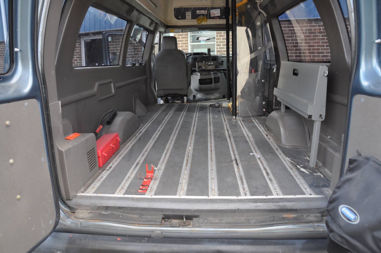 Used 2014 Ford E-350 and Econoline 350 Extended Super Duty w/ Power Group RWD image 22
