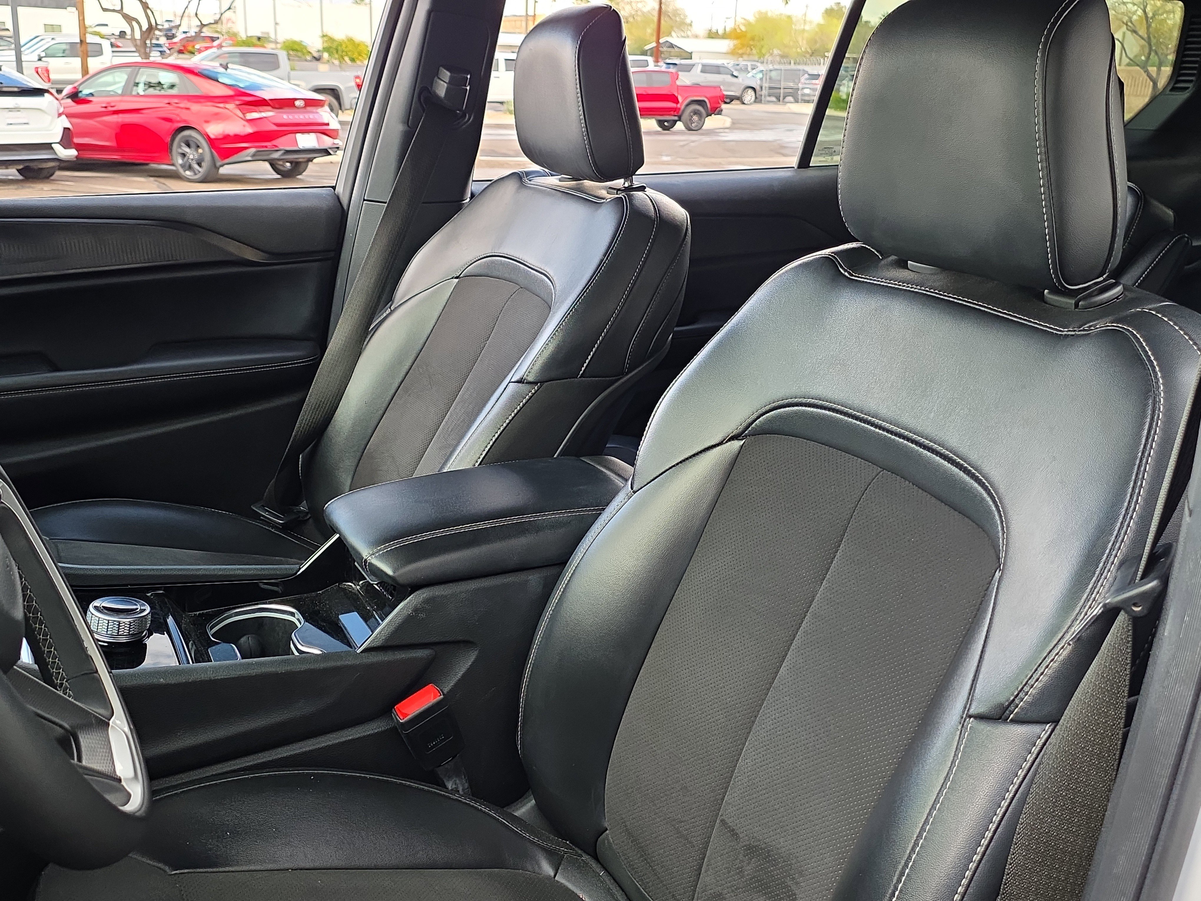 Used 2023 Jeep Grand Cherokee L Laredo image 13