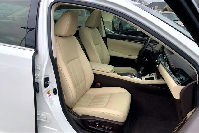 Used 2016 Lexus ES 350 350 w/ Luxury Package w/Wood Trim image 7