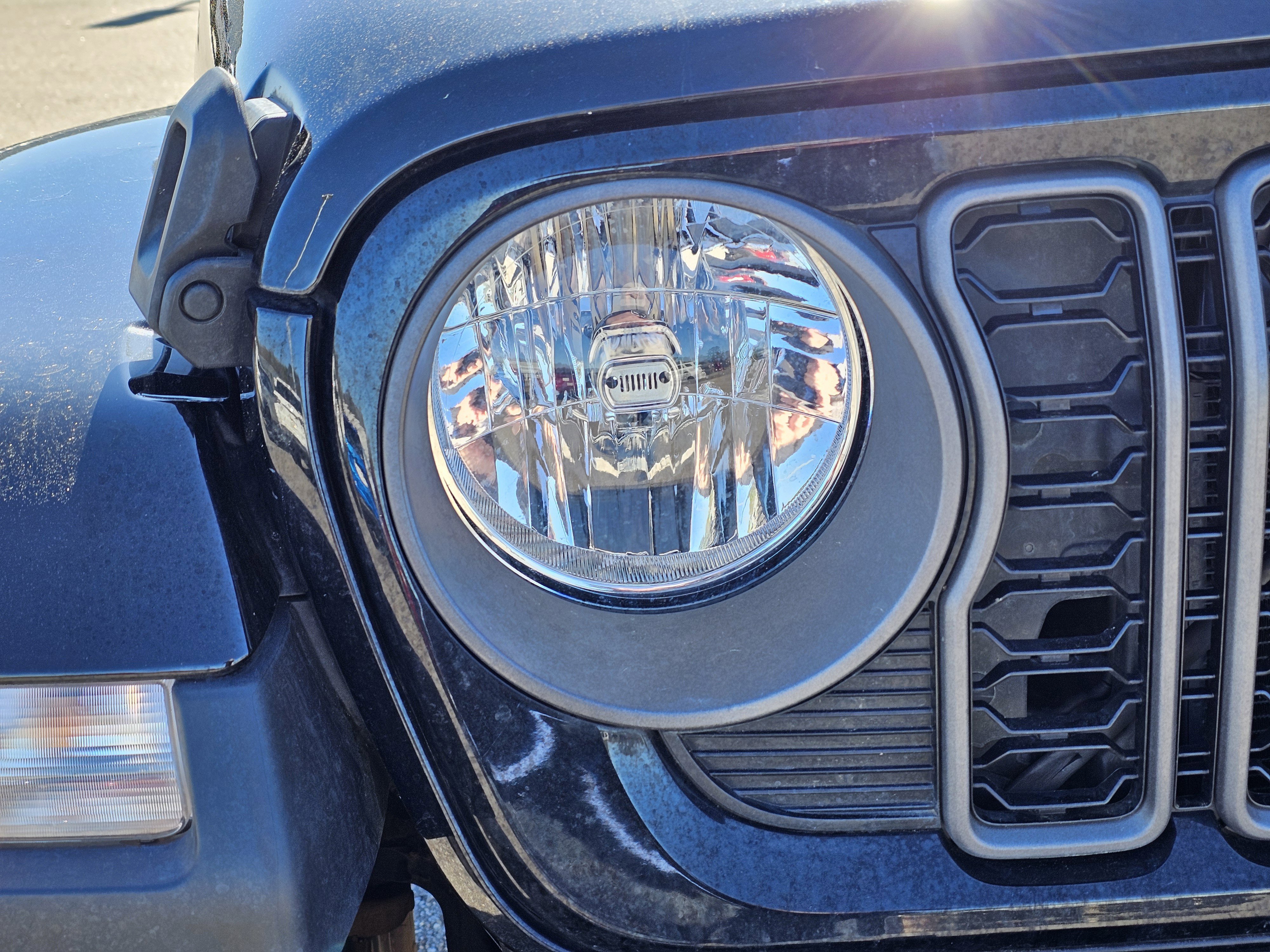 Used 2024 Jeep Gladiator Sport image 4