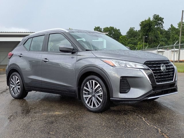 Used 2023 Nissan Kicks SV FWD image 2