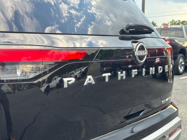 Used 2022 Nissan Pathfinder SL AWD/4WD image 26