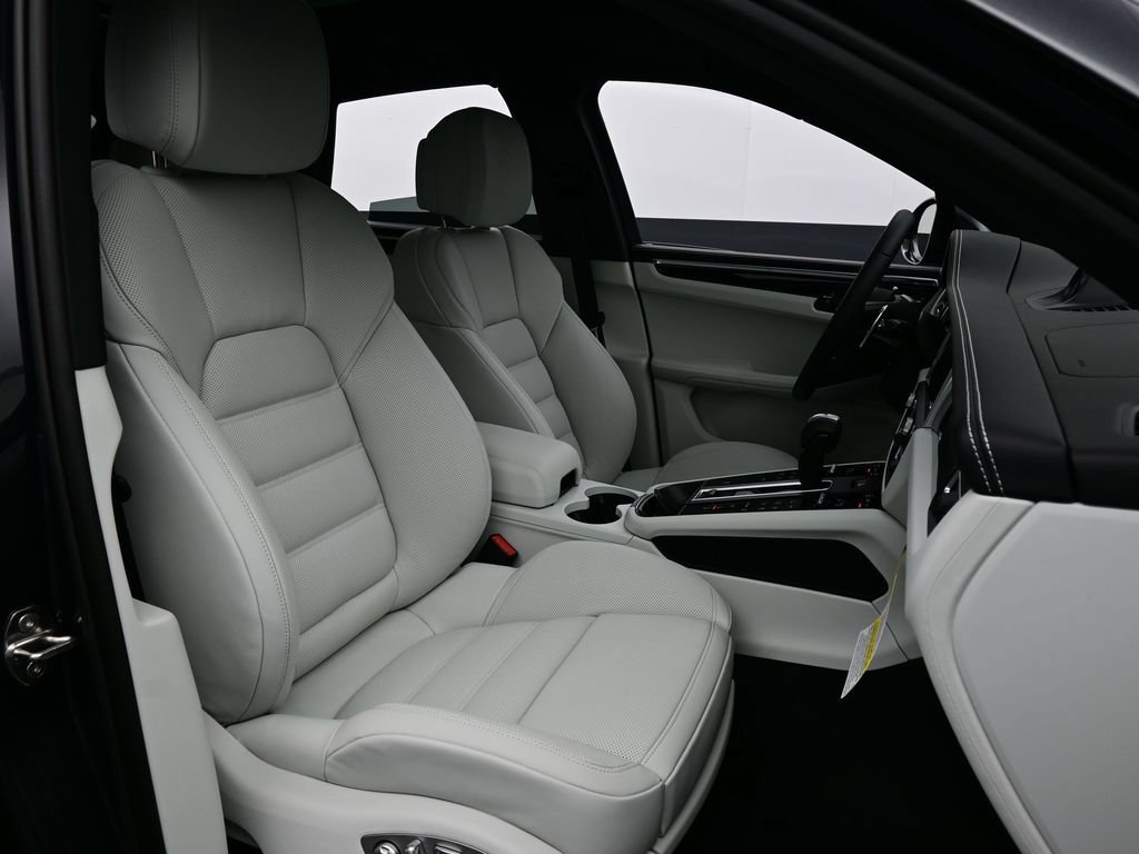 Certified 2026 Porsche Macan AWD/4WD image 19