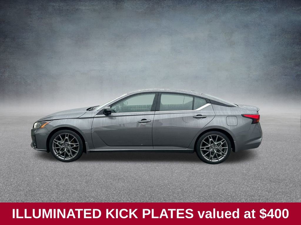 Used 2024 Nissan Altima 2.0 SR image 2