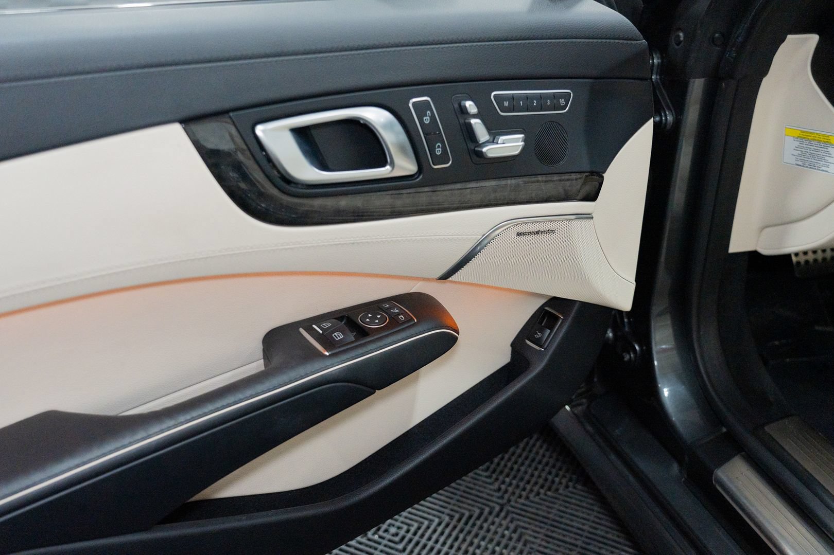 Used 2013 Mercedes-Benz SL 550 image 19