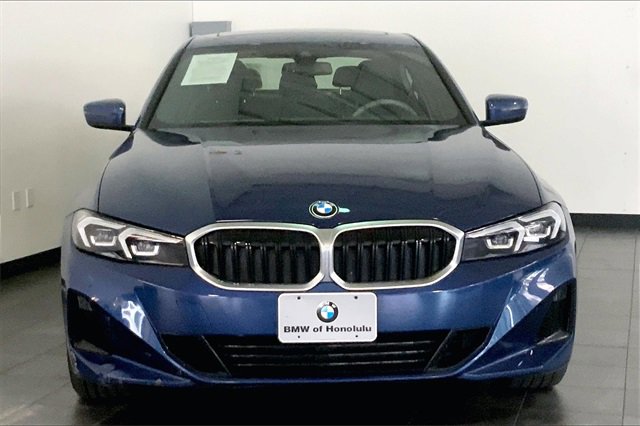 Used 2023 BMW 330i Sedan image 3
