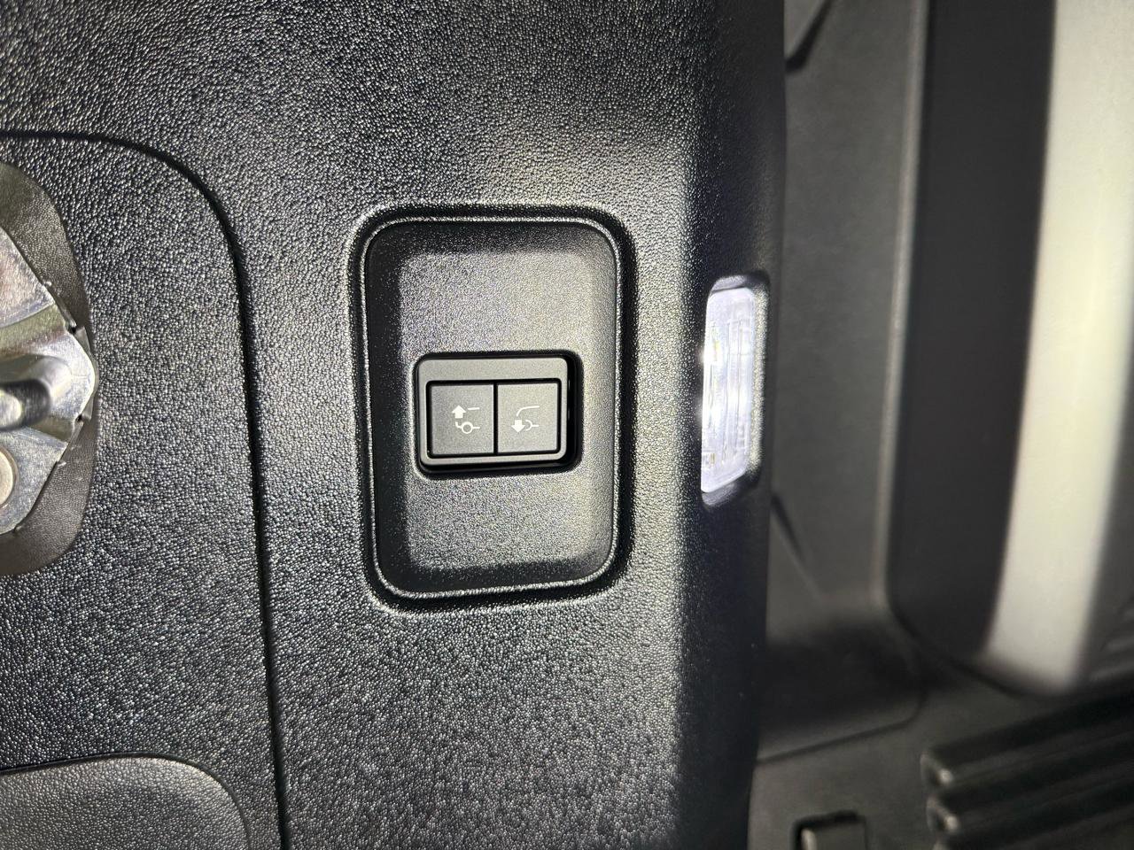 Used 2022 Land Rover Defender 110 X-Dynamic SE AWD/4WD image 44