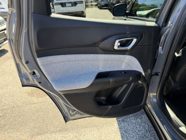 Certified 2023 Jeep Compass Latitude AWD/4WD image 19