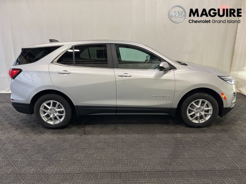 Used 2022 Chevrolet Equinox LT AWD/4WD image 2