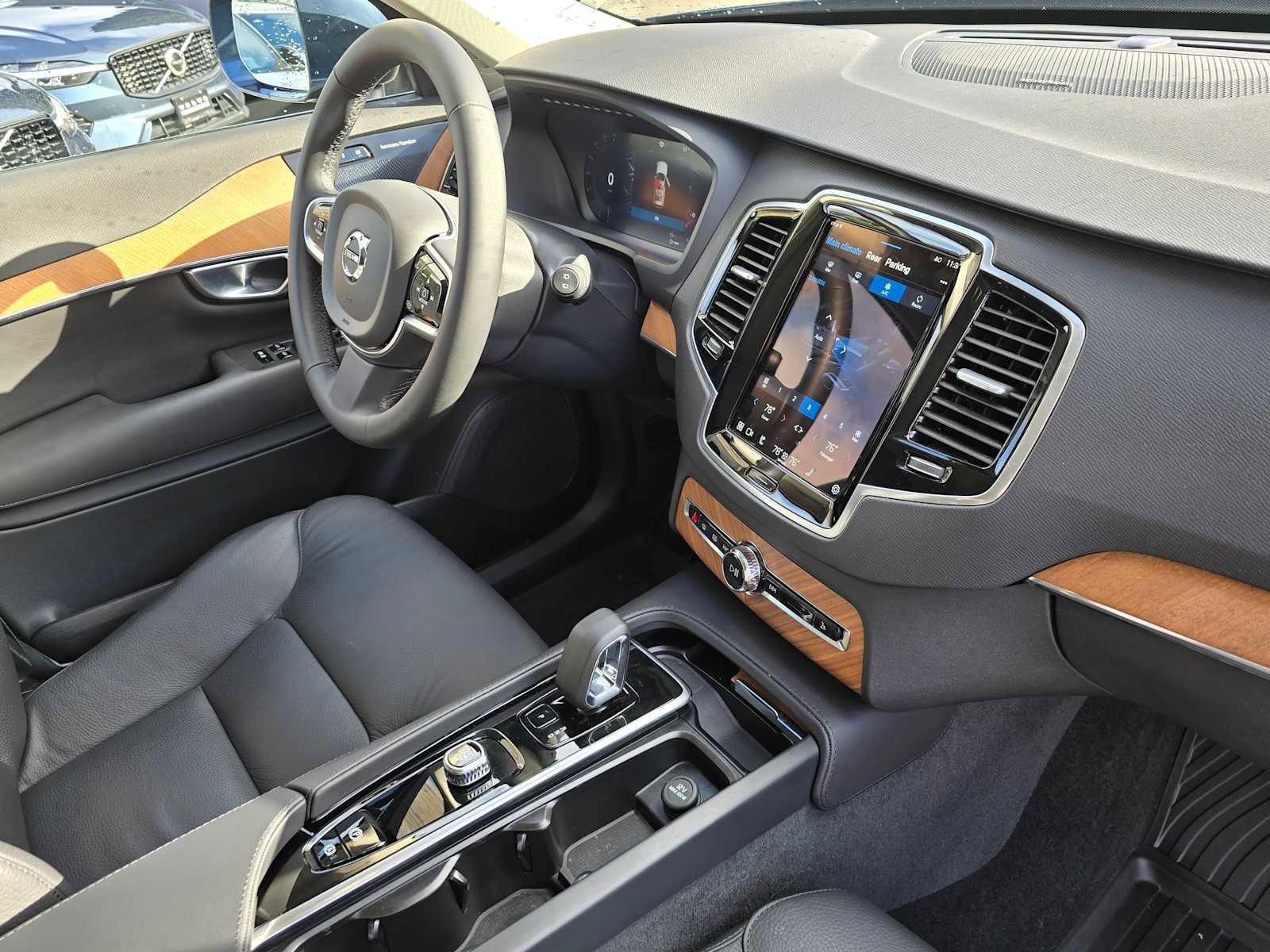 Certified 2024 Volvo XC90 T8 Plus w/ Protection Package Premier image 10