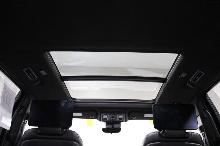 Used 2023 GMC Yukon Denali Ultimate image 3