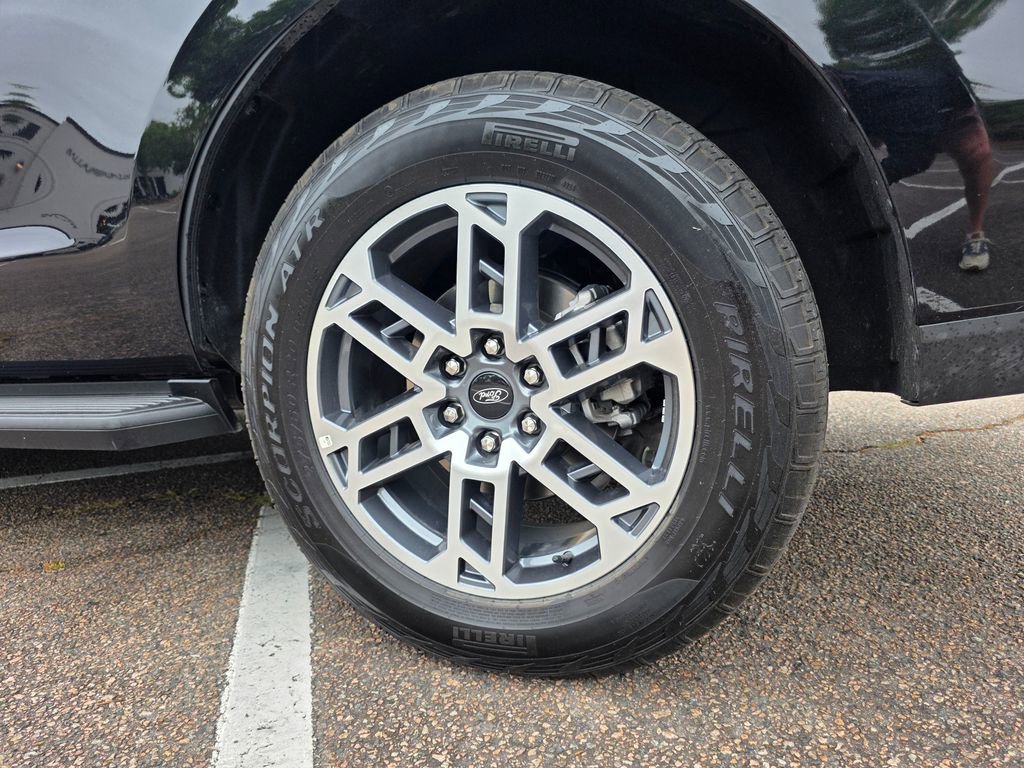 Used 2025 Ford Expedition Active AWD/4WD image 33