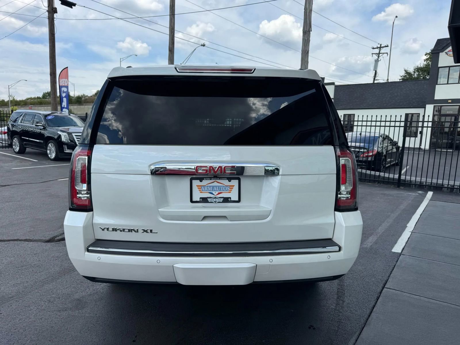 Used 2019 GMC Yukon XL Denali image 11