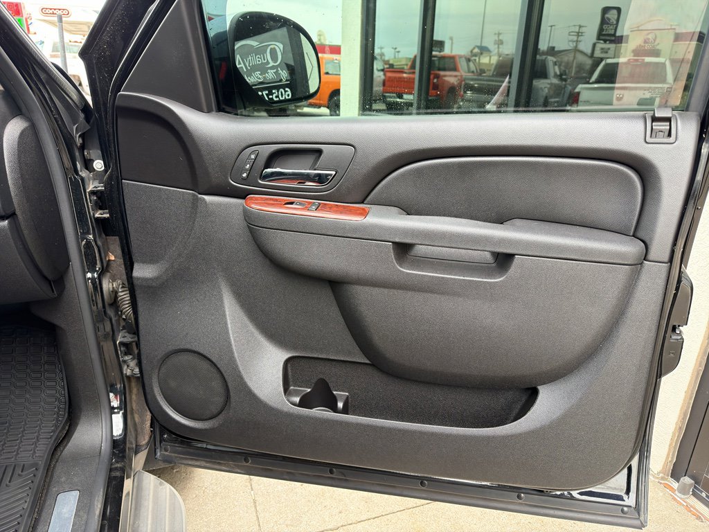 Used 2012 Chevrolet Avalanche LTZ image 11