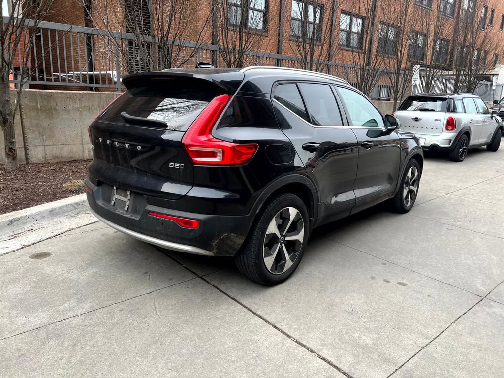 Used 2023 Volvo XC40 B5 Plus w/ Climate Package image 6