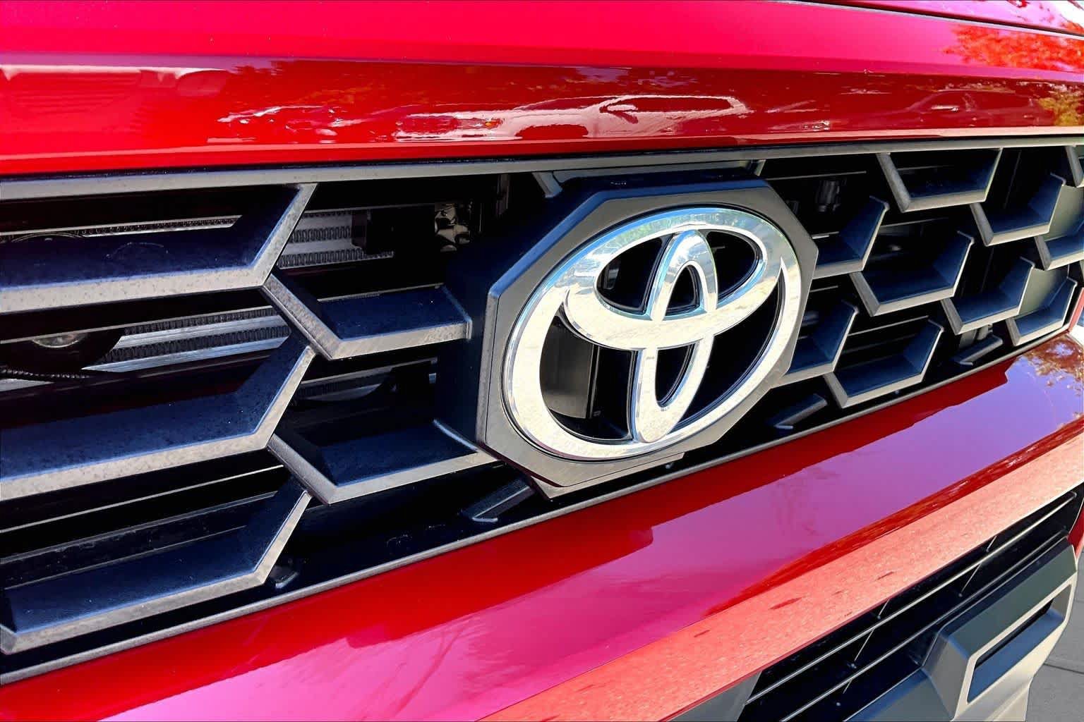 Certified 2026 Toyota 4Runner TRD Off-Road Premium AWD/4WD image 29