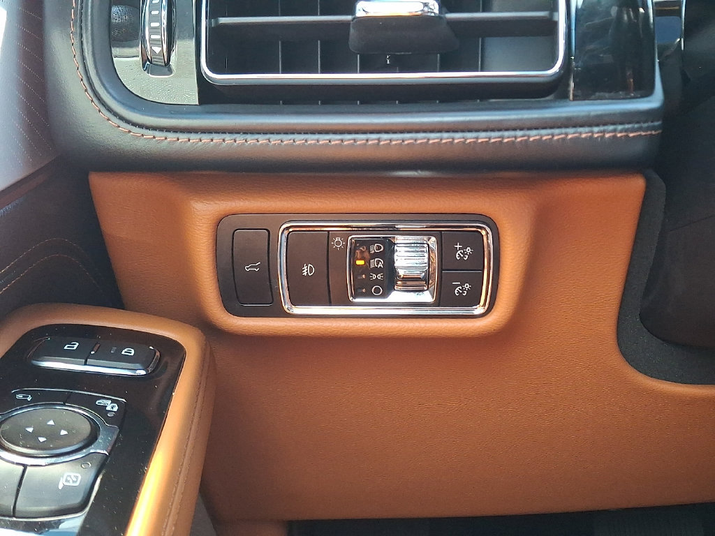 Certified 2023 Lincoln Aviator Black Label w/ Dynamic Handling Package AWD/4WD image 27