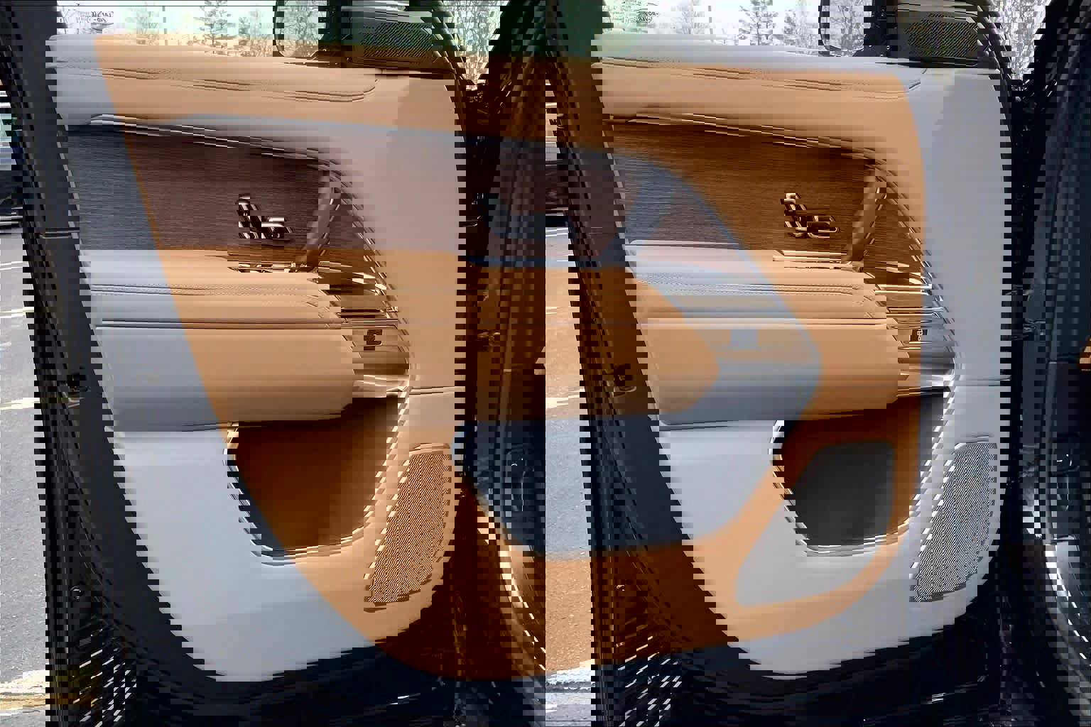 New 2026 Land Rover Range Rover Autobiography AWD/4WD image 11