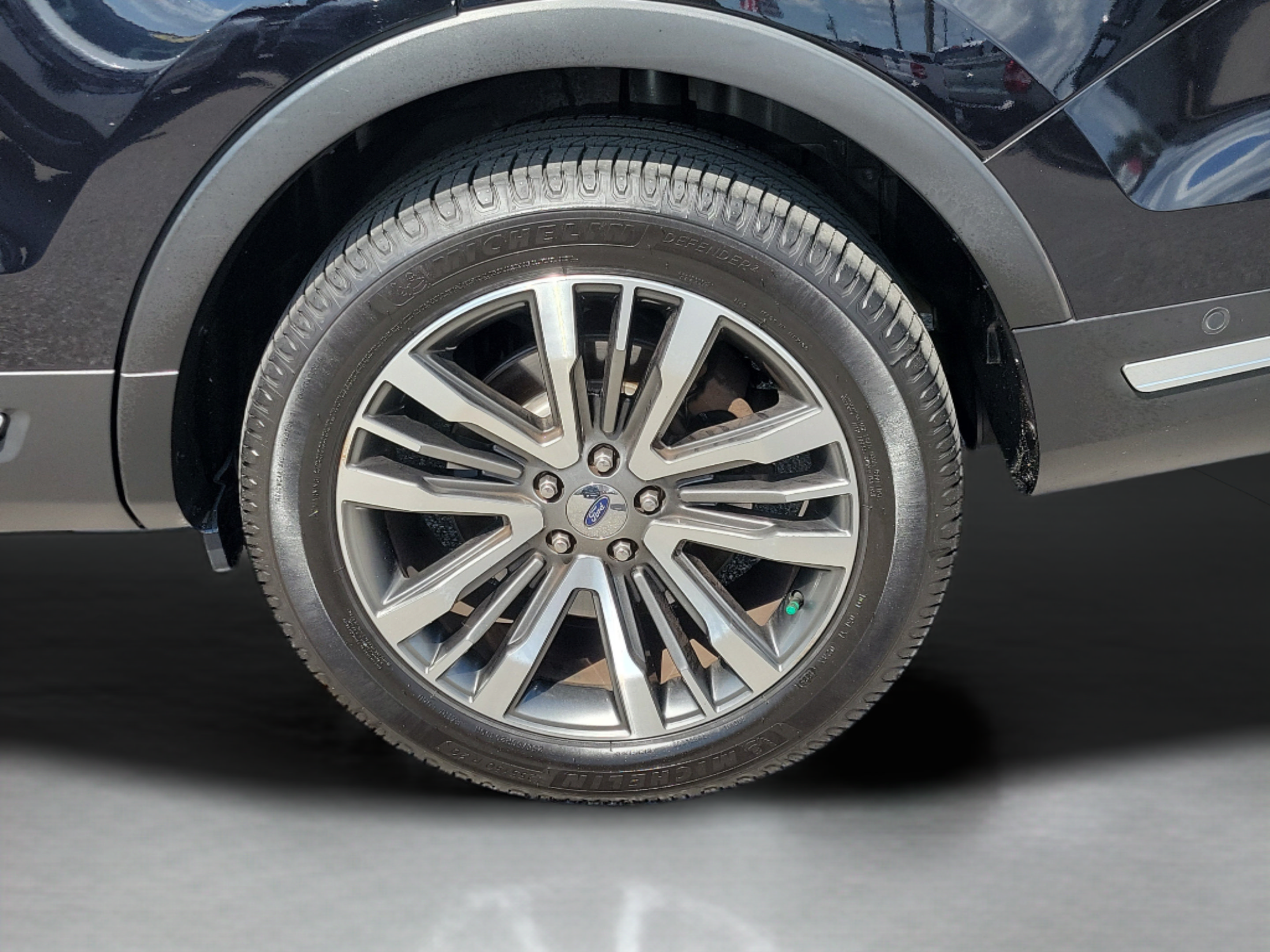 Used 2019 Ford Explorer Platinum AWD/4WD image 5