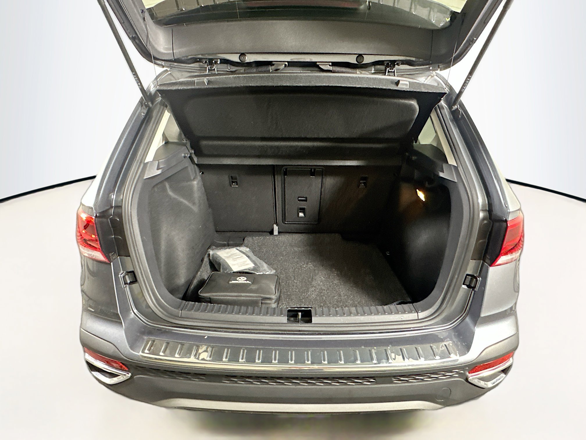 Used 2023 Volkswagen Taos SE image 27