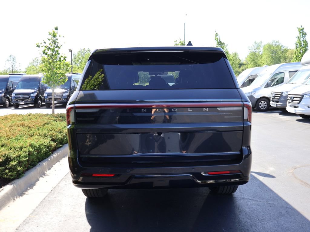 Used 2025 Lincoln Navigator Reserve w/ Jet Appearance Package AWD/4WD image 8