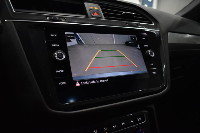Used 2020 Volkswagen Tiguan SE R-Line image 22