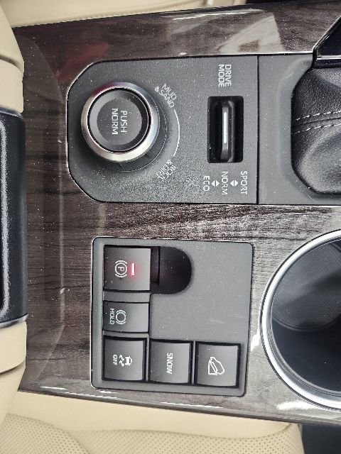 Certified 2025 Toyota Highlander Limited AWD/4WD image 70