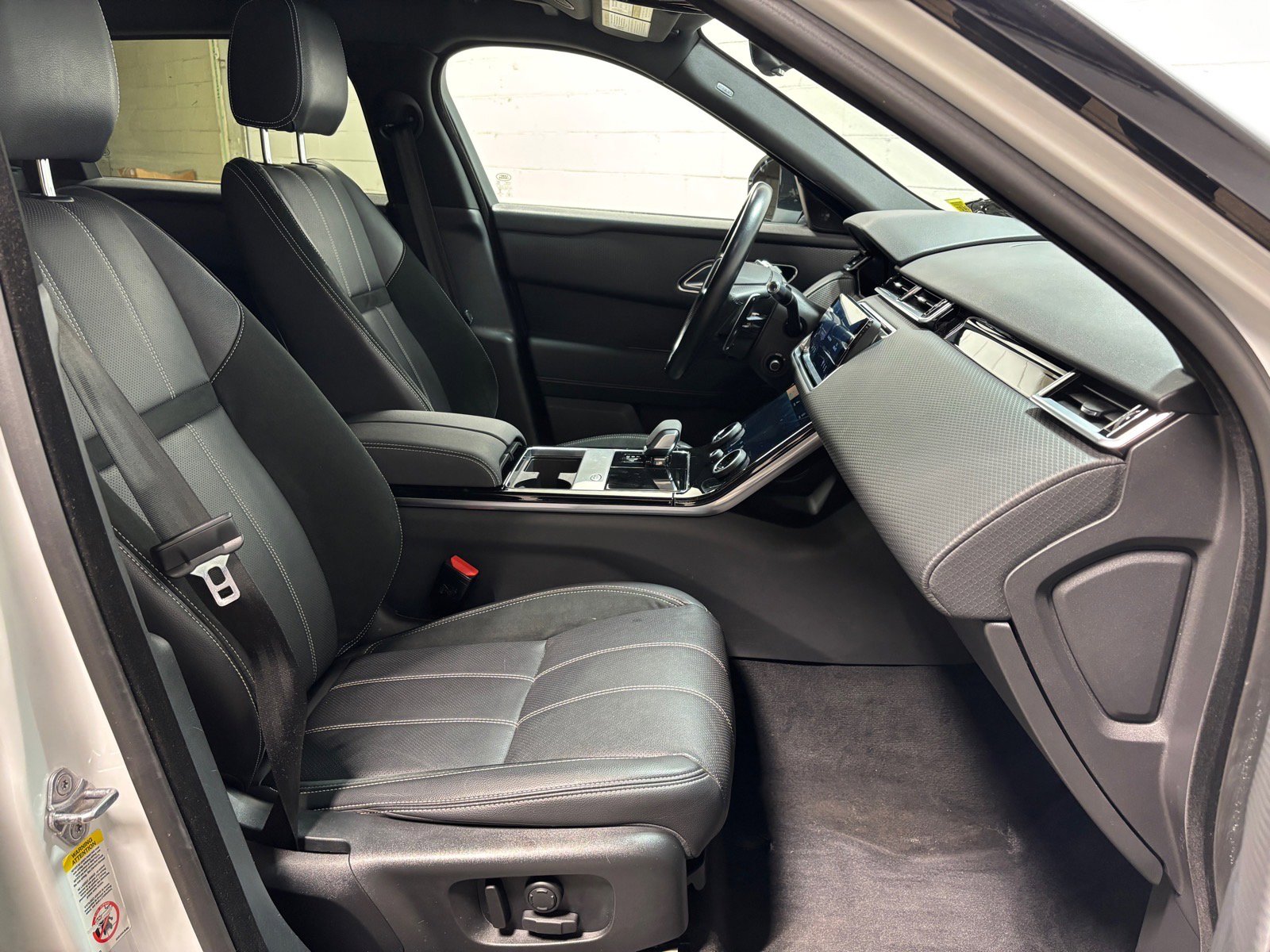 Used 2022 Land Rover Range Rover Velar R-Dynamic S AWD/4WD image 33