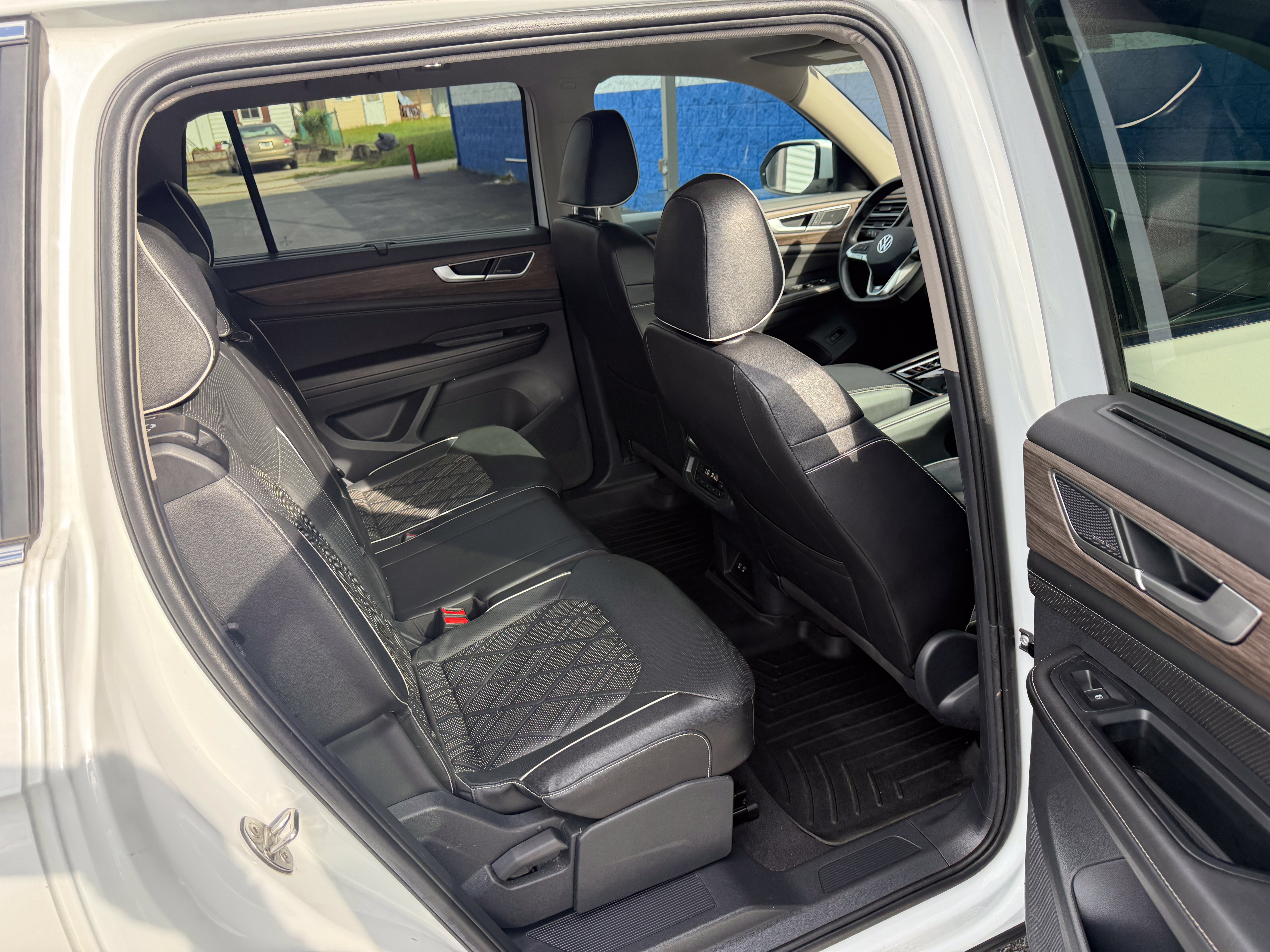 Used 2024 Volkswagen Atlas SEL Premium R-Line AWD/4WD image 23