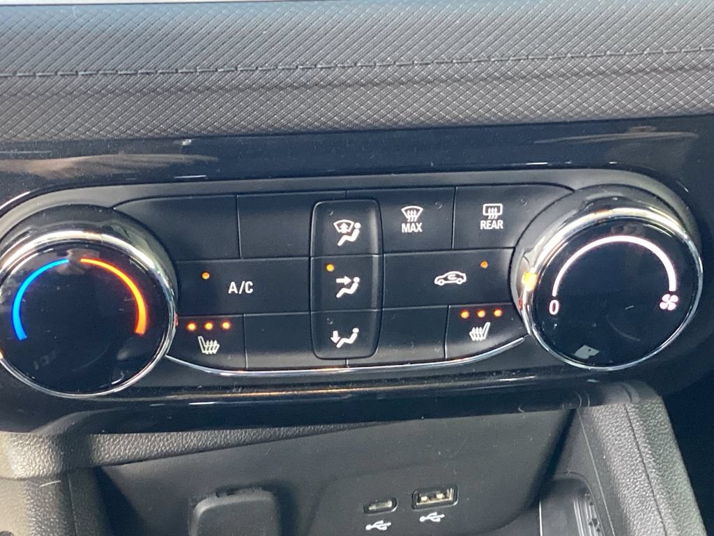 Used 2025 Chevrolet TrailBlazer LT w/ LT Cold Weather Package FWD image 35