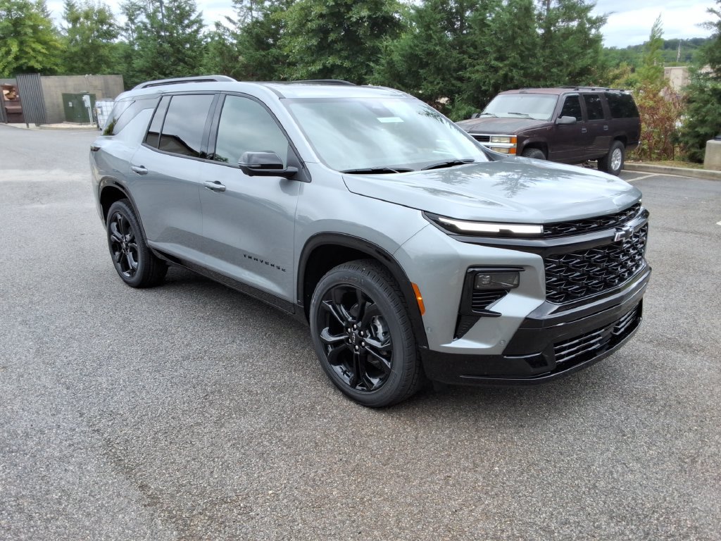 New 2027 Chevrolet Traverse RS FWD image 3