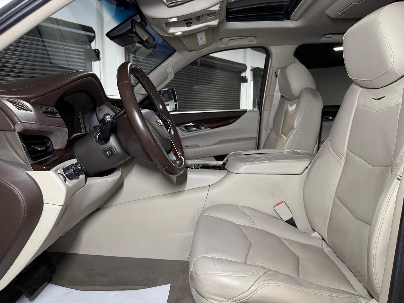Used 2015 Cadillac Escalade Premium AWD/4WD image 33
