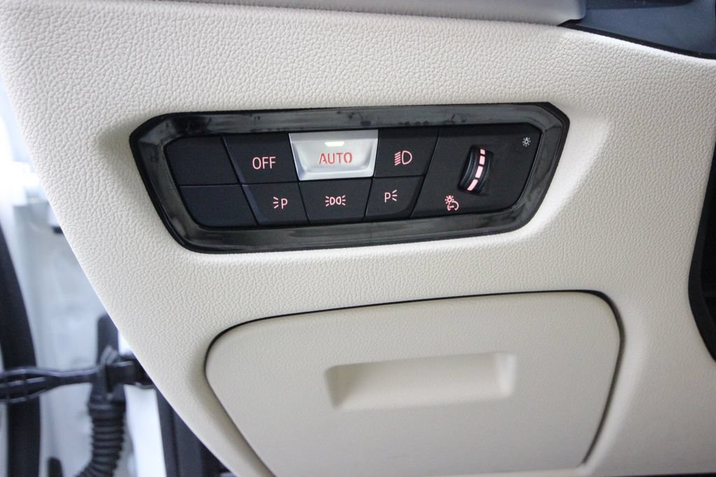 Used 2020 BMW 330i xDrive Sedan AWD/4WD image 15