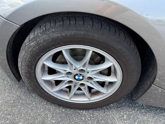 Used 2004 BMW Z4 2.5i RWD image 8